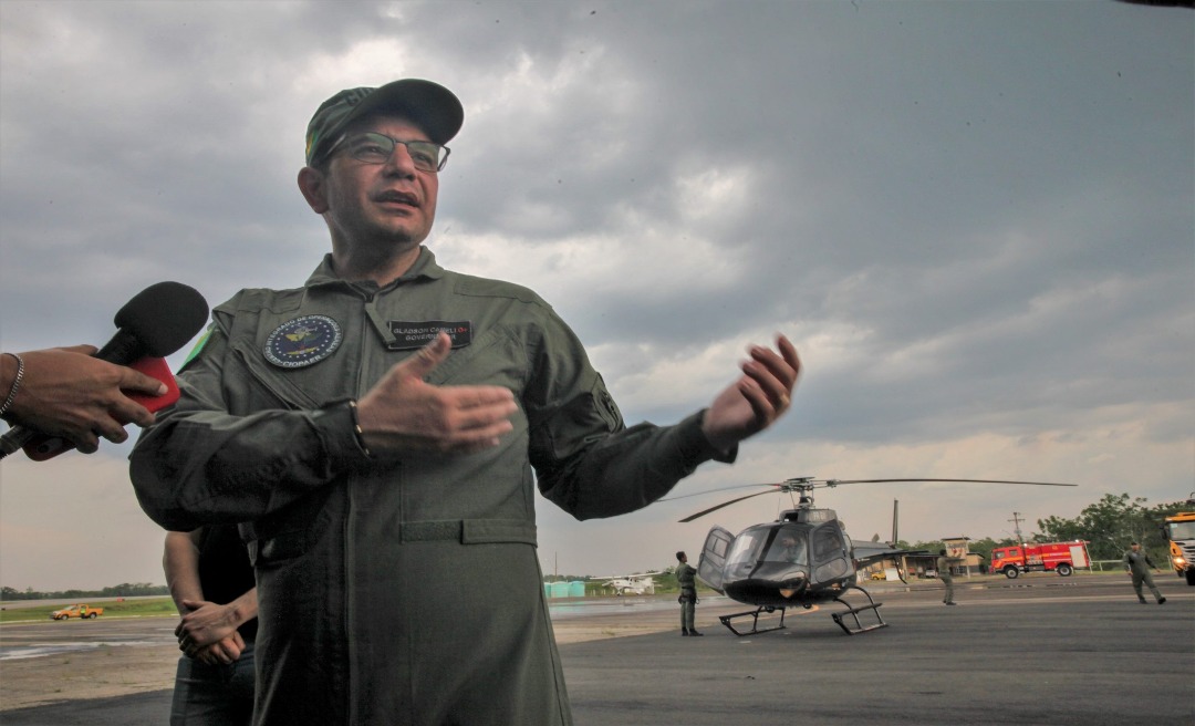 Gladson Cameli recebe Hapia 04, o mais novo helicóptero do Estado